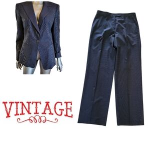 387. Giorgio Armani Classico Vtg Wool Striped Navy Blue 2 piece Pantsuit  10/12